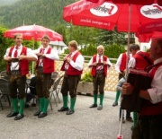 Schuhplattlergruppe der Sadnig Buam & Dirndln beim 1. Kärntner Dorfplatteln